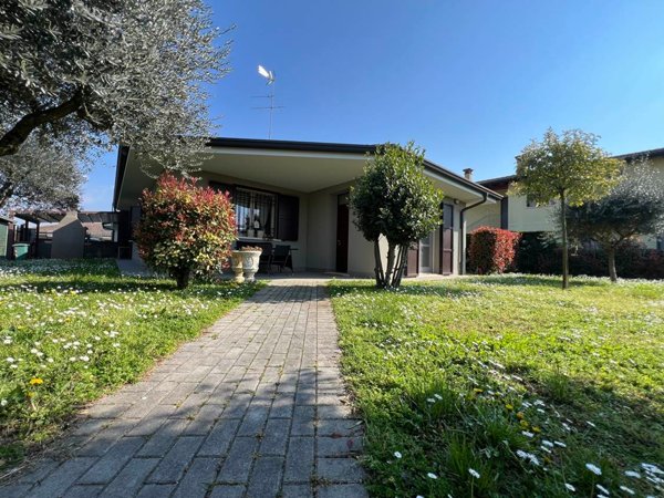 casa indipendente in vendita a San Vito