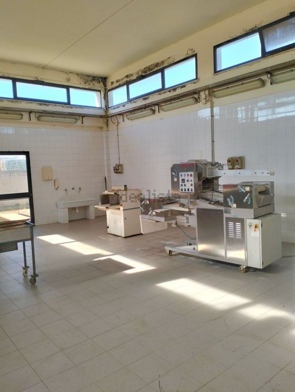 locale commerciale in vendita a Sanluri