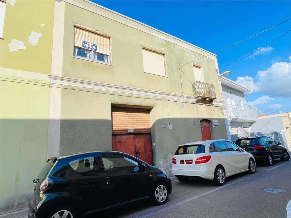 intera palazzina in vendita a Sanluri in zona Sanluri Stato