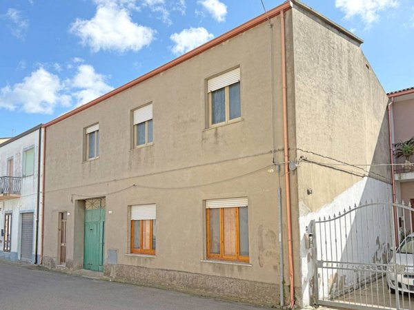 casa indipendente in vendita a Sanluri