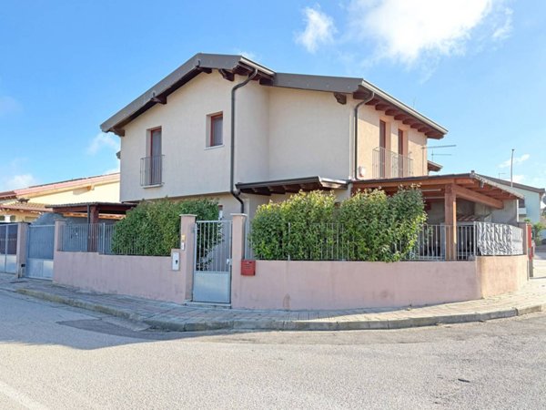 casa indipendente in vendita a Sanluri