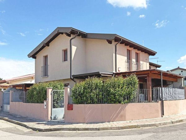 casa indipendente in vendita a Sanluri