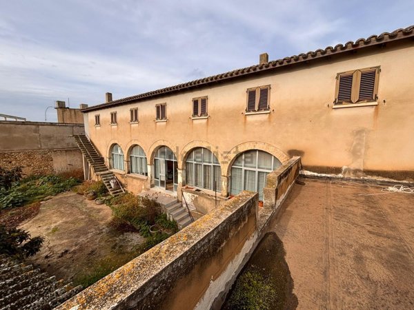 casa indipendente in vendita a Sanluri in zona Sanluri Stato