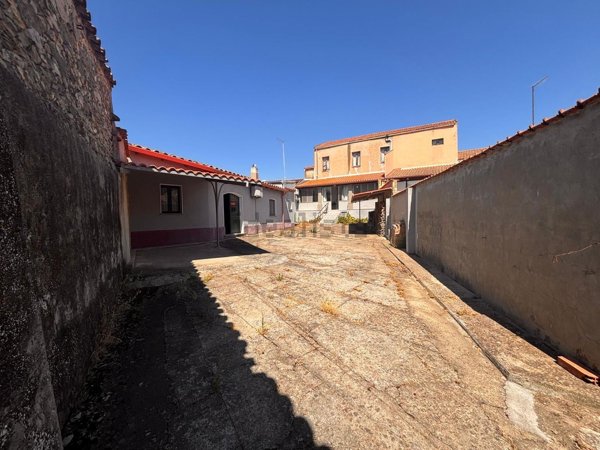 casa indipendente in vendita a Sanluri in zona Sanluri Stato