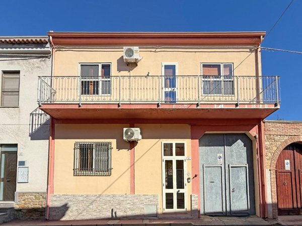 casa indipendente in vendita a Sanluri in zona Sanluri Stato