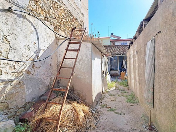 casa indipendente in vendita a Sanluri in zona Sanluri Stato
