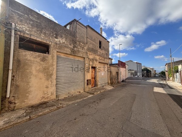 casa indipendente in vendita a Sanluri in zona Sanluri Stato