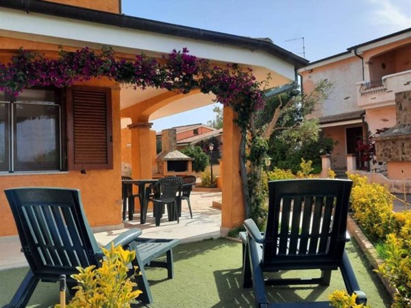 casa indipendente in vendita a Sant'Anna Arresi in zona Is Pillonis