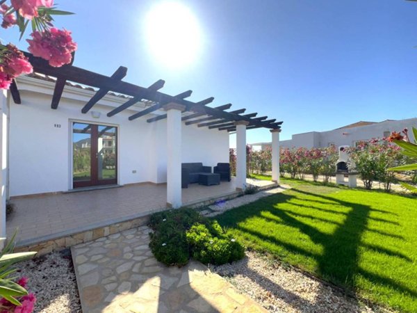 casa indipendente in vendita a Sant'Anna Arresi in zona Porto Pino
