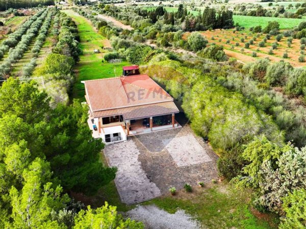 casa indipendente in vendita a Sant'Anna Arresi in zona Porto Pino