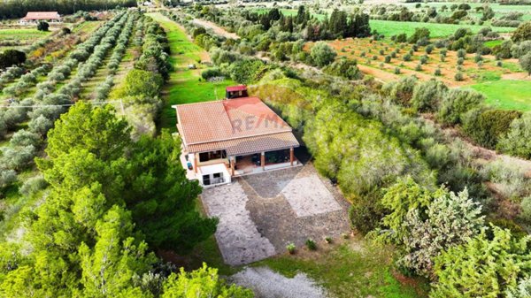 casa indipendente in vendita a Sant'Anna Arresi in zona Porto Pino