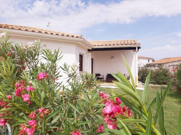 casa indipendente in vendita a Sant'Anna Arresi in zona Porto Pino