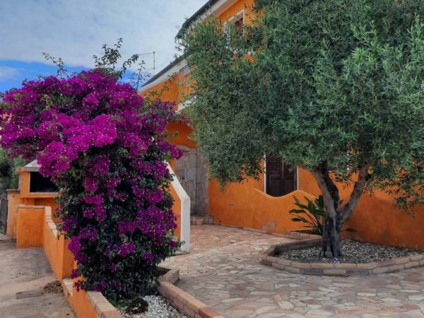 appartamento in vendita a Sant'Anna Arresi in zona Is Pillonis