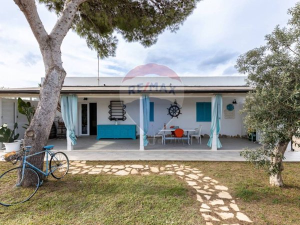 casa indipendente in vendita a Sant'Anna Arresi in zona Porto Pino