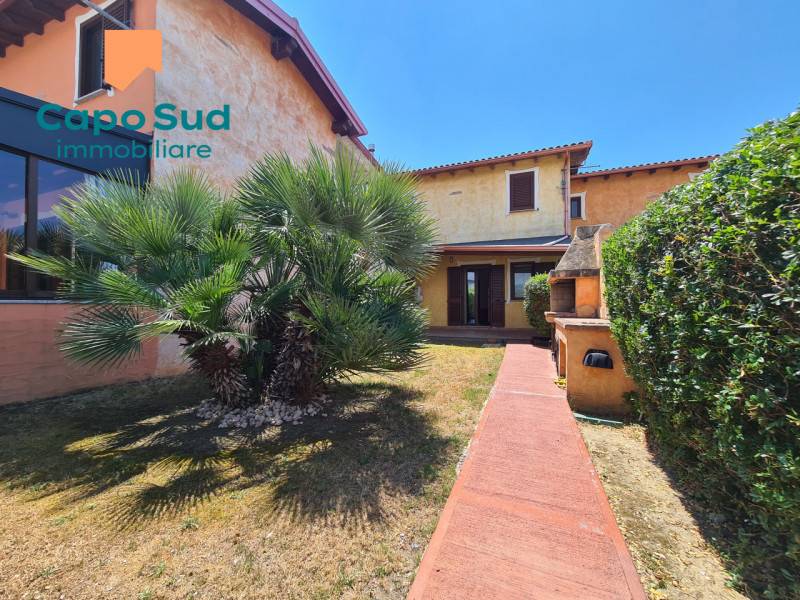 casa indipendente in vendita a Sant'Anna Arresi in zona Porto Pino