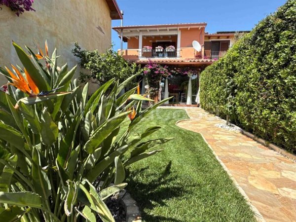 appartamento in vendita a Sant'Anna Arresi in zona Is Pillonis