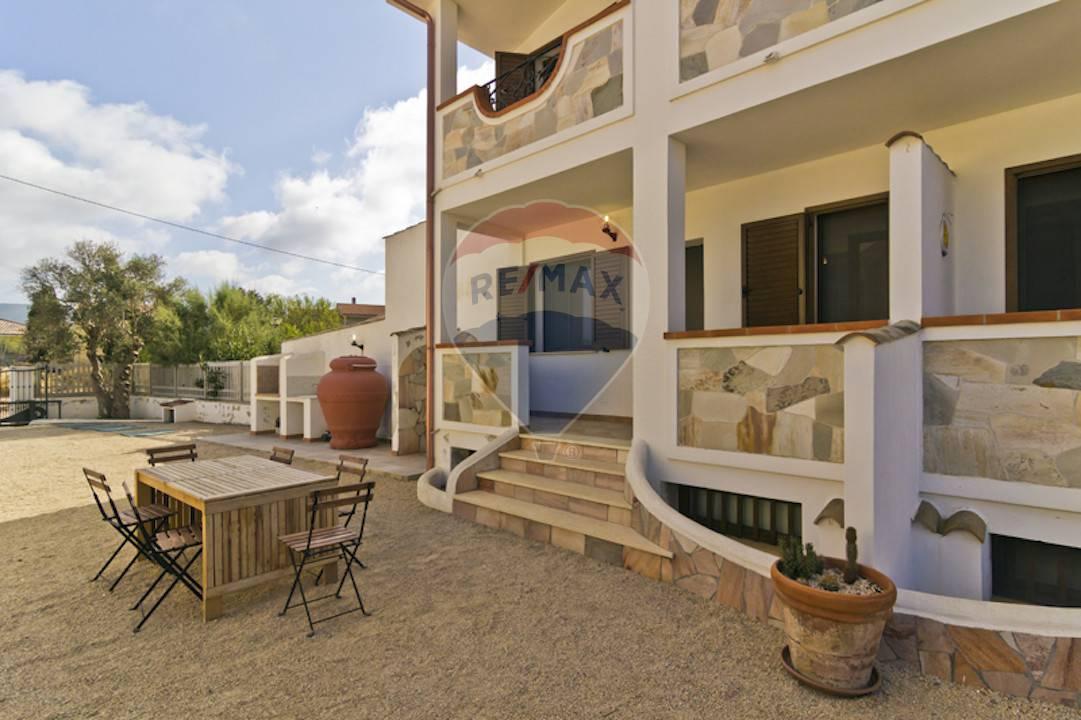 casa indipendente in vendita a Sant'Anna Arresi in zona Porto Pino