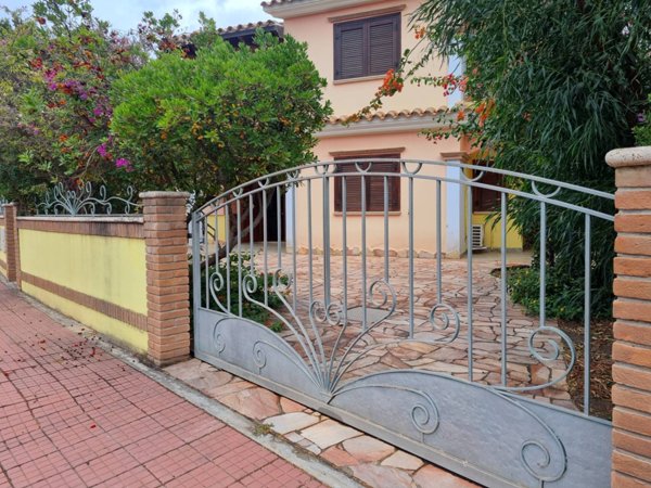 casa indipendente in vendita a Sant'Anna Arresi in zona Porto Pino