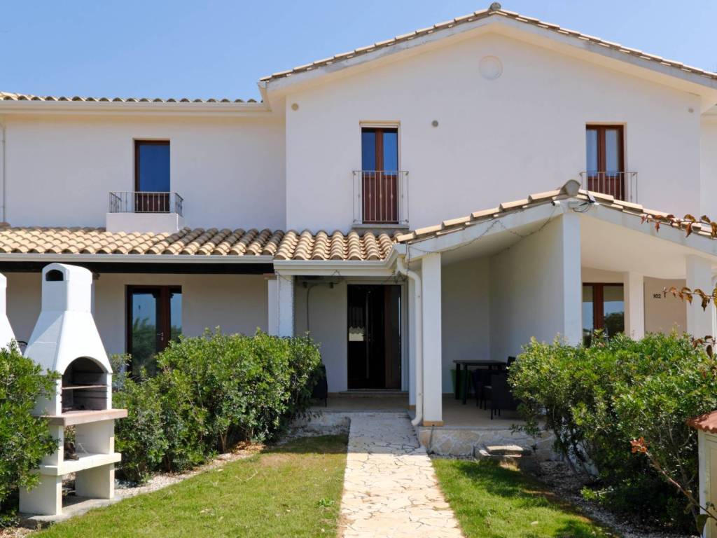 casa indipendente in vendita a Sant'Anna Arresi in zona Porto Pino