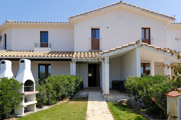 casa indipendente in vendita a Sant'Anna Arresi in zona Porto Pino