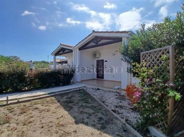casa indipendente in vendita a Sant'Anna Arresi in zona Porto Pino