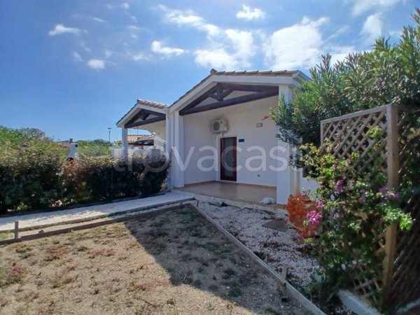 casa indipendente in vendita a Sant'Anna Arresi in zona Porto Pino