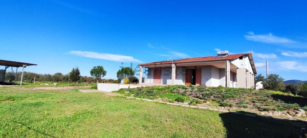 casa indipendente in vendita a Sant'Anna Arresi in zona Is Pillonis