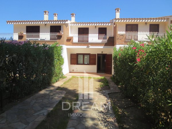 casa indipendente in vendita a Sant'Anna Arresi in zona Porto Pino