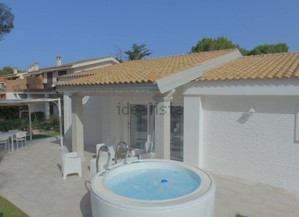 casa indipendente in vendita a Sant'Anna Arresi in zona Porto Pino