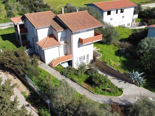 casa indipendente in vendita a Sant'Anna Arresi in zona Is Pillonis