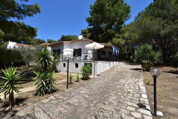 casa indipendente in vendita a Sant'Anna Arresi in zona Porto Pino