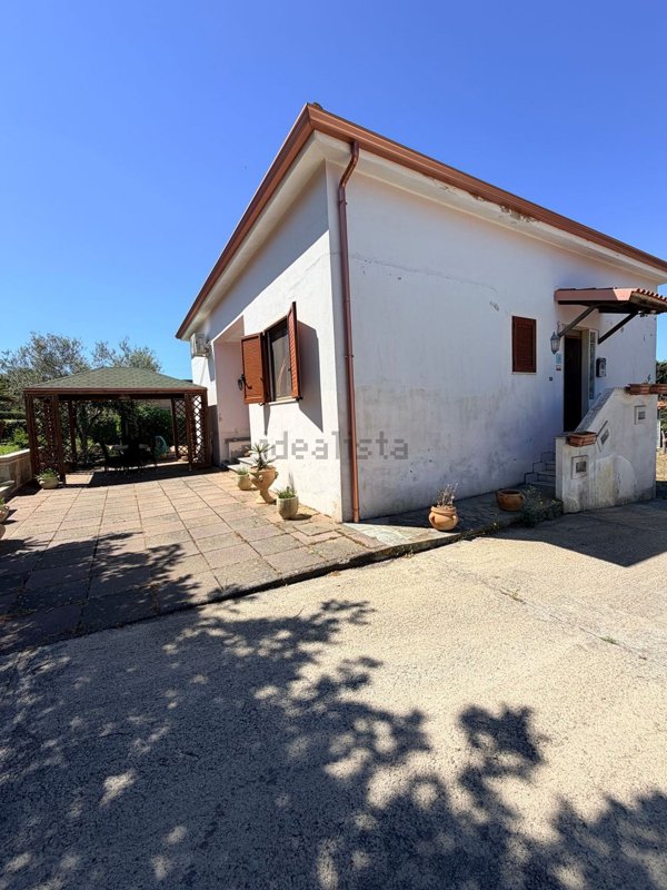 casa indipendente in vendita a Sant'Anna Arresi in zona Is Pillonis