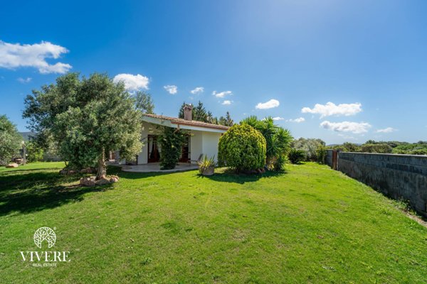 casa indipendente in vendita a Sant'Anna Arresi in zona Porto Pino