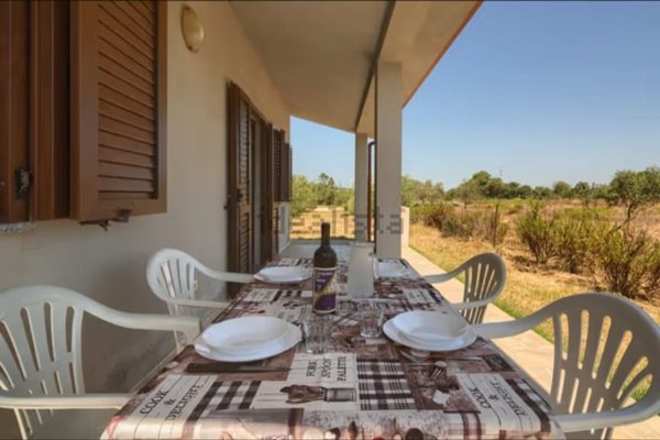 casa indipendente in vendita a Sant'Anna Arresi in zona Is Pillonis