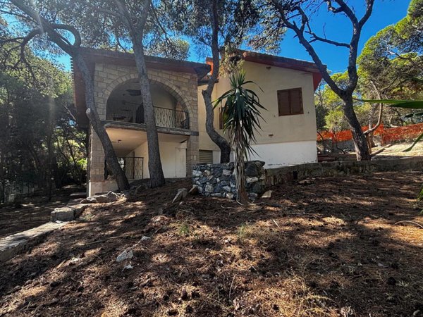 casa indipendente in vendita a Sant'Anna Arresi in zona Porto Pino