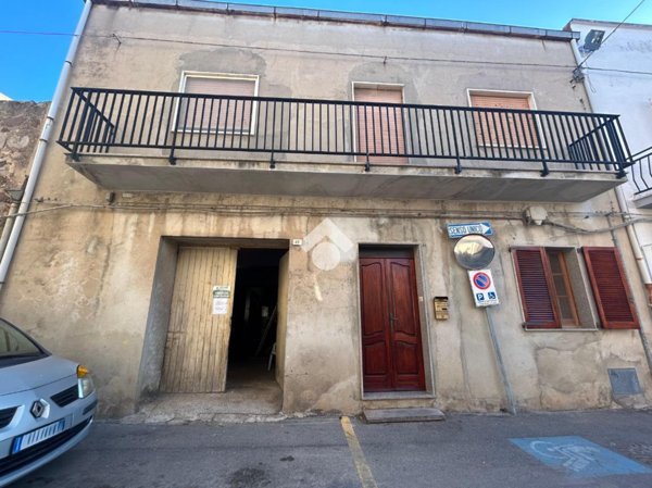 locale di sgombero in vendita a Sant'Antioco