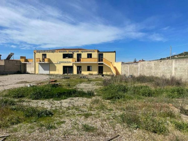 negozio in vendita a Sardara