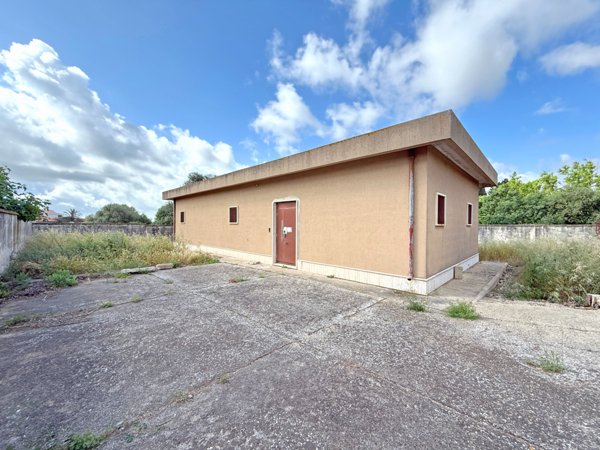 locale di sgombero in vendita a Sardara