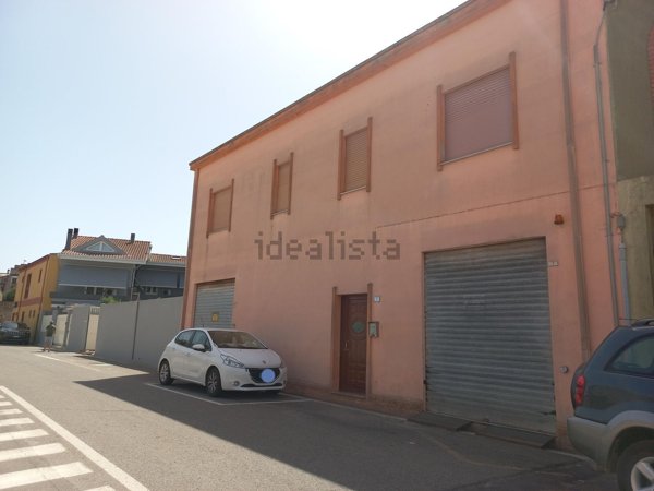 esavano in vendita a Serramanna