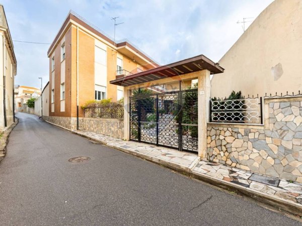 casa indipendente in vendita a Serrenti