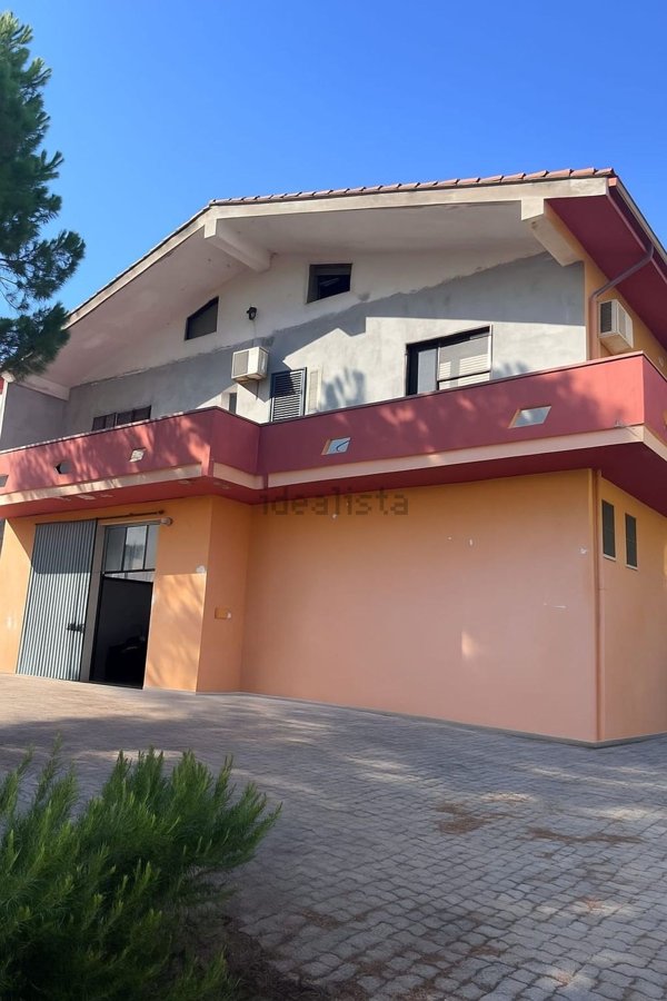 casa indipendente in vendita a Serrenti