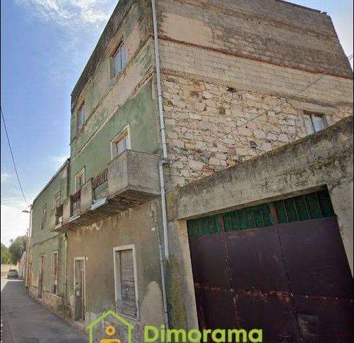 trivano in vendita a Siliqua