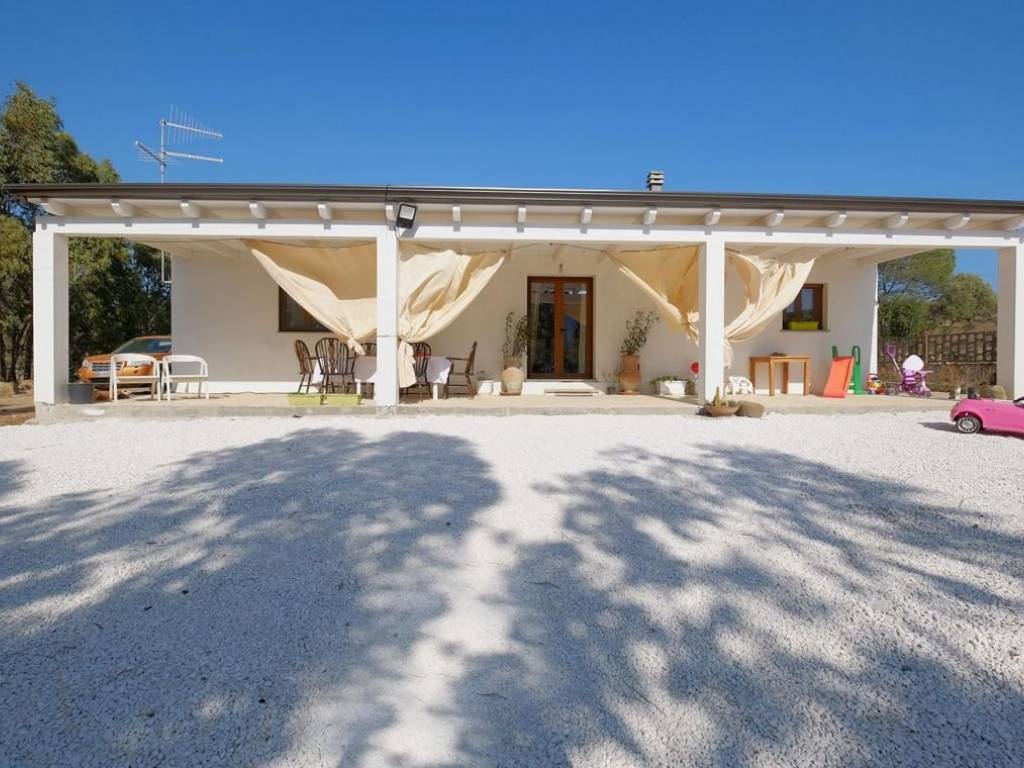 casa indipendente in vendita a Teulada in zona Malfatano
