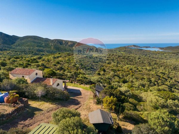 casa indipendente in vendita a Teulada in zona Malfatano