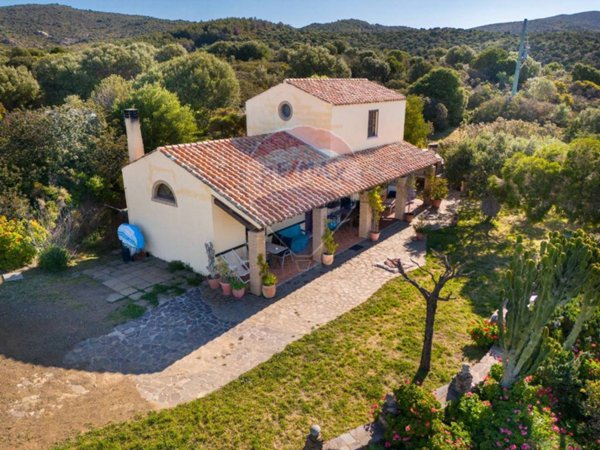 casa indipendente in vendita a Teulada in zona Malfatano