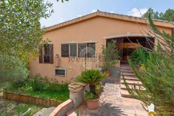 casa indipendente in vendita a Teulada in zona Sa Portedda