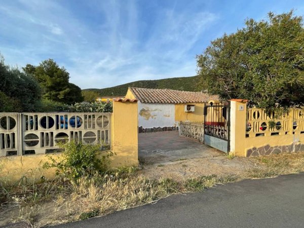casa indipendente in vendita a Teulada in zona Malfatano