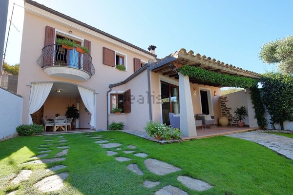 casa indipendente in vendita a Teulada in zona Malfatano