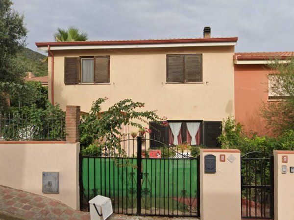 casa indipendente in vendita a Teulada in zona Malfatano