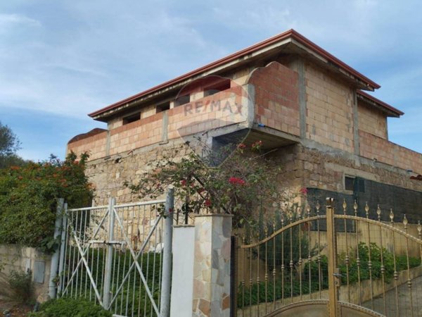 casa indipendente in vendita a Tratalias